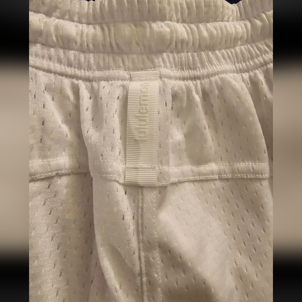 Lululemon FIRE! NWT! Relaxed-Fit Training Short 8" in White. Sz 4. R2S! - Picture 12 of 15